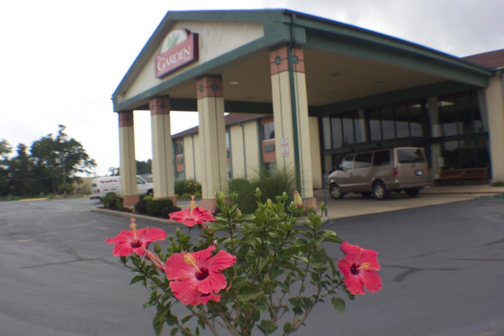The Garden Inn Elkhart Exterior photo