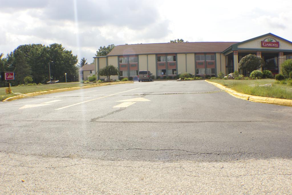 The Garden Inn Elkhart Exterior photo
