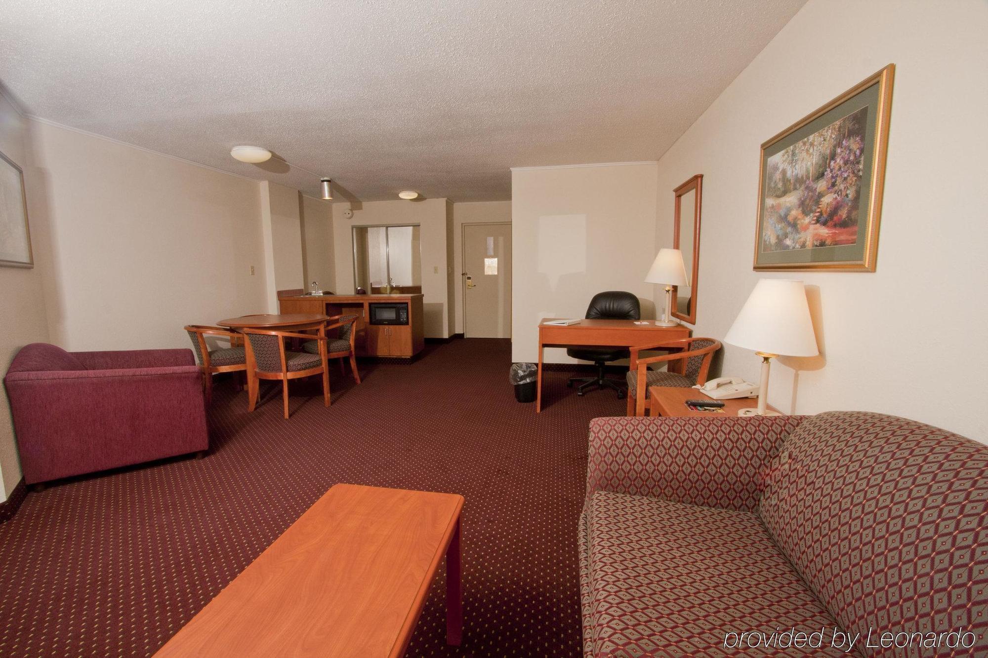 The Garden Inn Elkhart Room photo