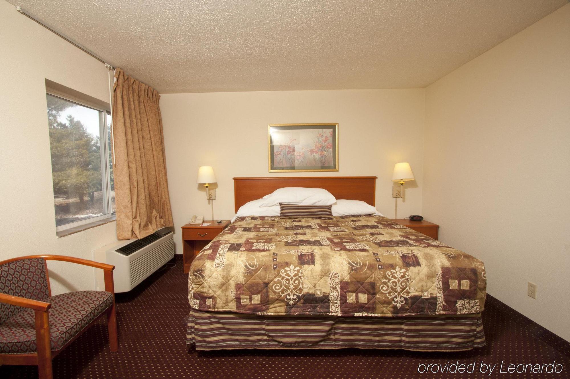 The Garden Inn Elkhart Room photo