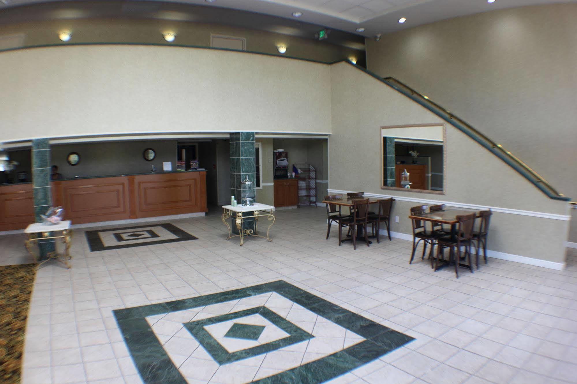 The Garden Inn Elkhart Exterior photo