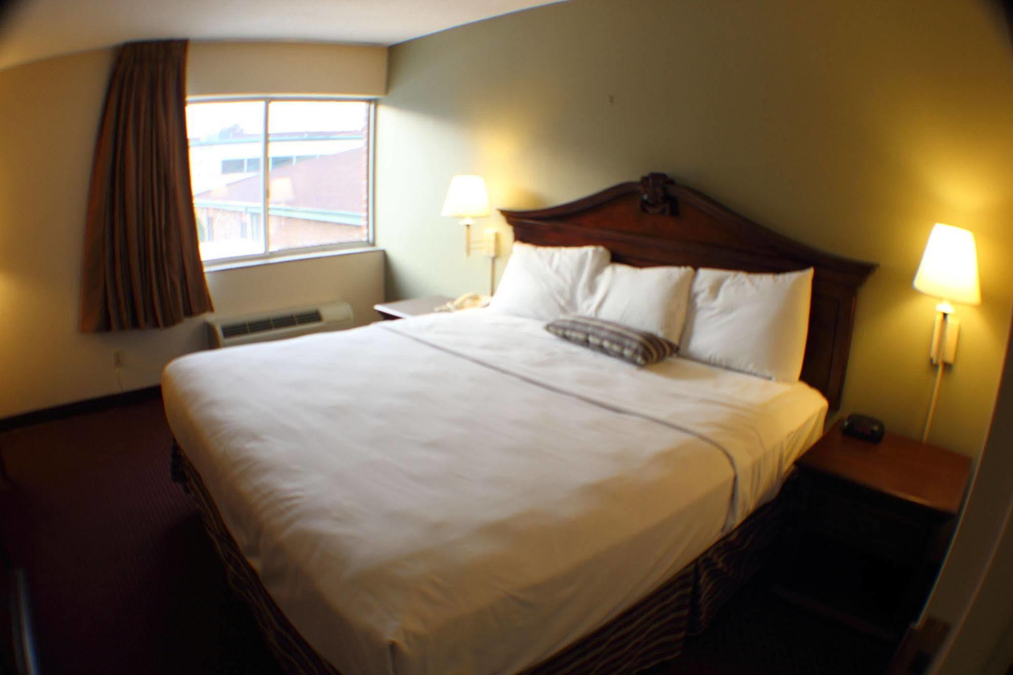 The Garden Inn Elkhart Exterior photo